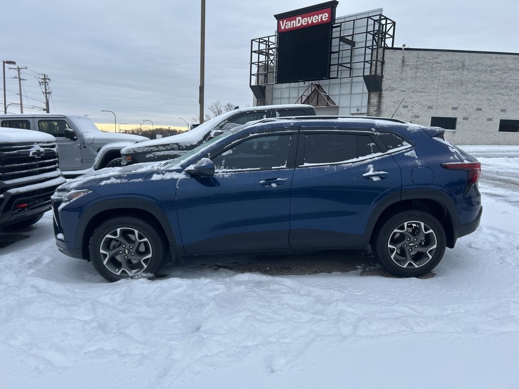 Used 2024 Chevrolet Trax LT SUV