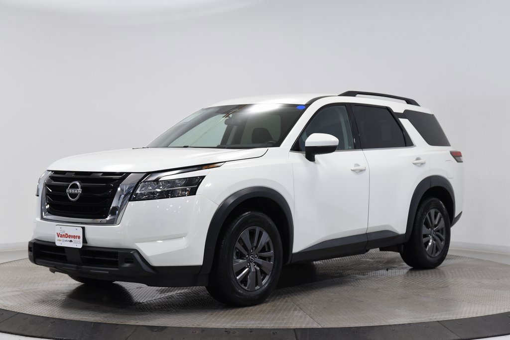 2022 Nissan Pathfinder SV photo 3