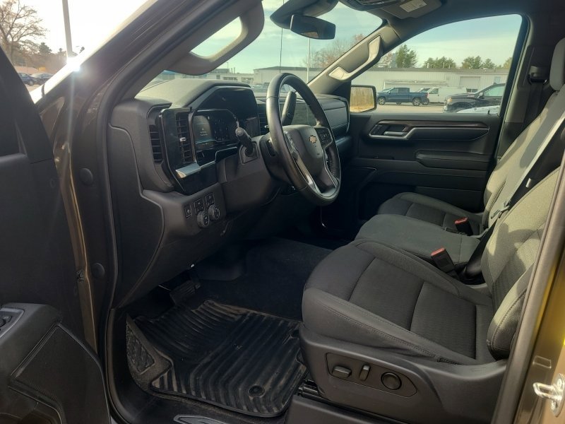 2023 Chevrolet Silverado 1500 LT photo 2