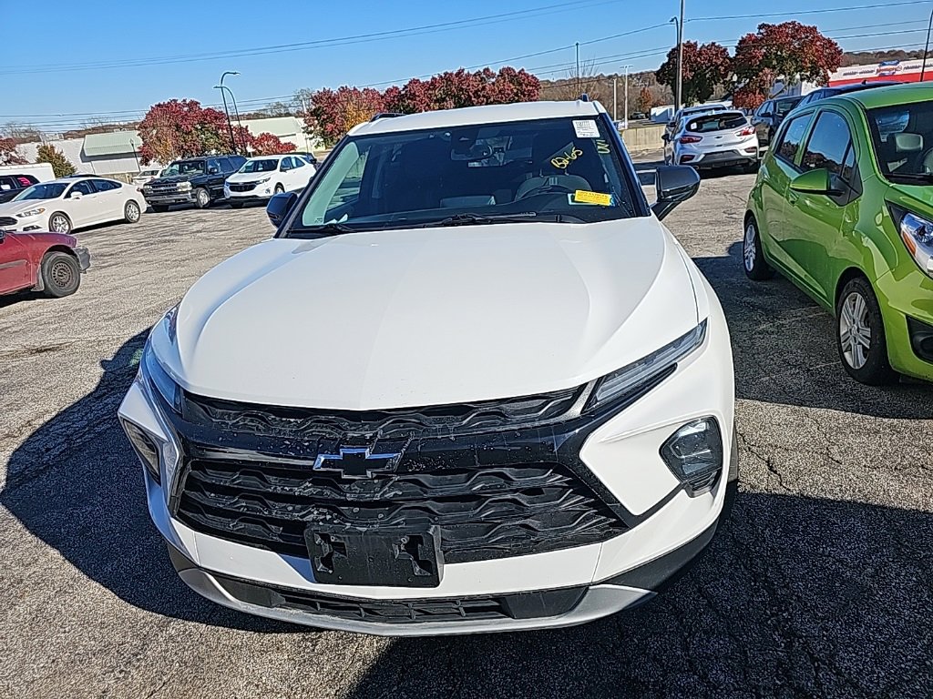 2023 Chevrolet Blazer 2LT photo 2