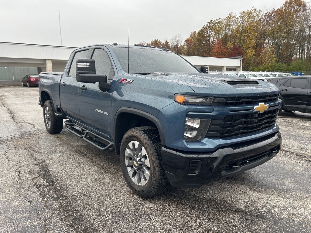 2025 Chevrolet Silverado 2500HD Custom photo 3