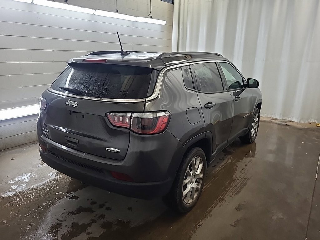 2023 Jeep Compass Latitude Lux photo 4