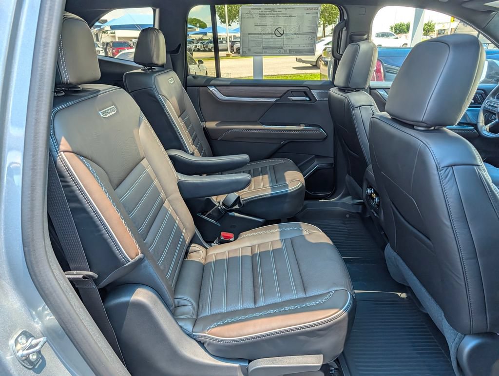 2026 GMC Acadia Denali Ultimate - Photo 32