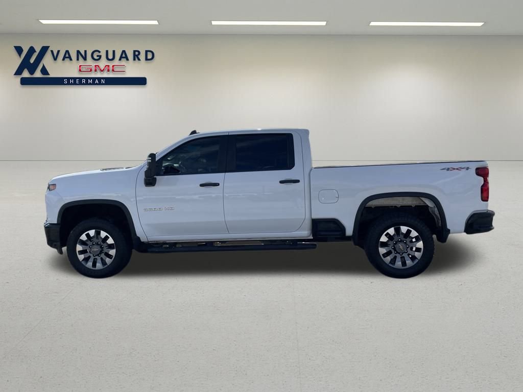 2023 Chevrolet Silverado 2500HD Custom photo 2