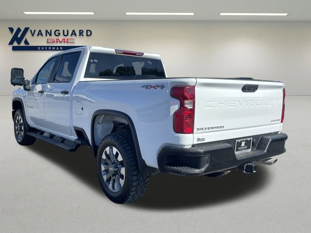 2025 Chevrolet Silverado 2500HD Custom photo 3