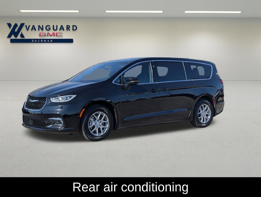 Used 2026 Chrysler Pacifica Select