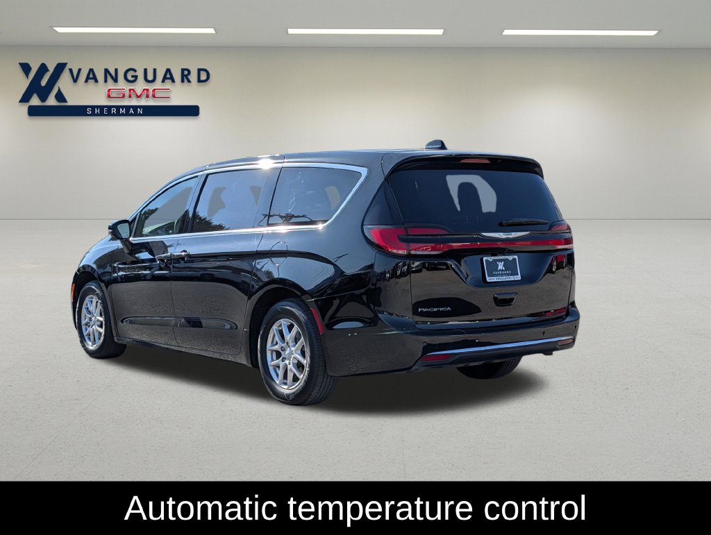 Used 2026 Chrysler Pacifica Select
