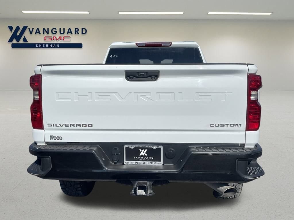 2025 Chevrolet Silverado 2500HD Custom photo 4