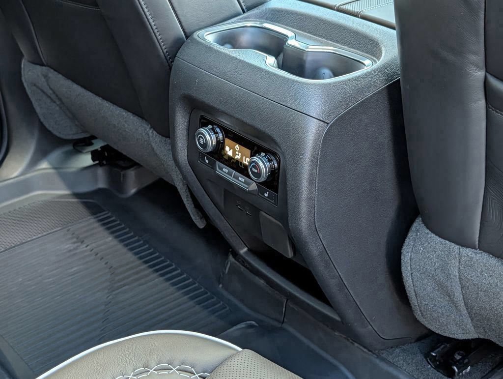 2026 GMC Acadia Denali Ultimate - Photo 40