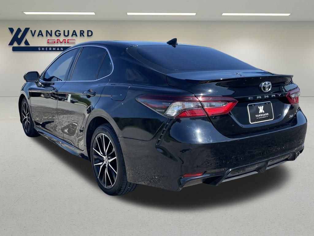 2022 Toyota Camry SE photo 3
