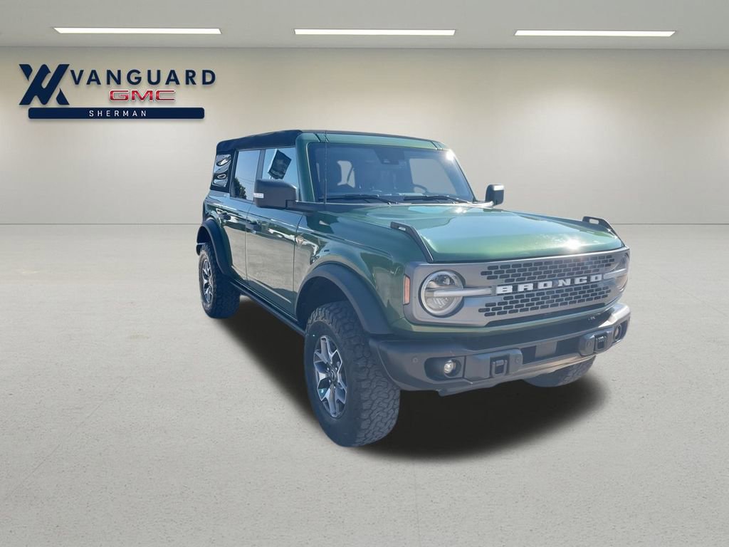 2023 Ford Bronco Badlands photo 2