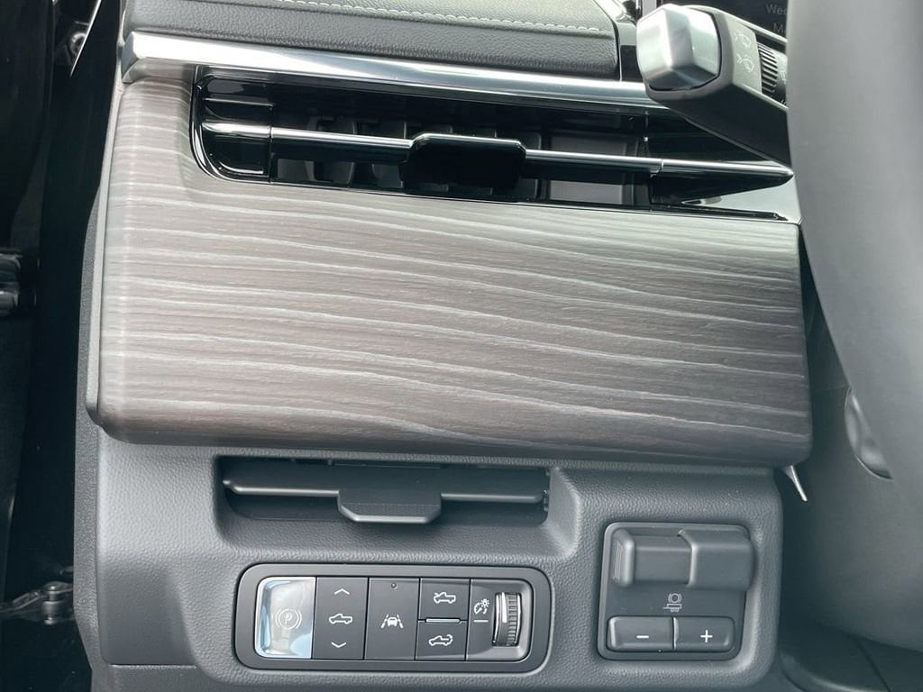 2025 GMC Sierra EV Denali - Photo 24