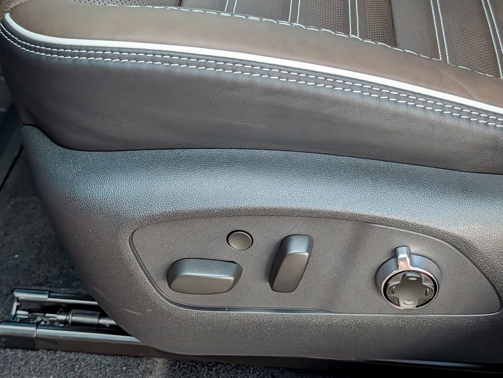 2026 GMC Acadia Denali Ultimate - Photo 22