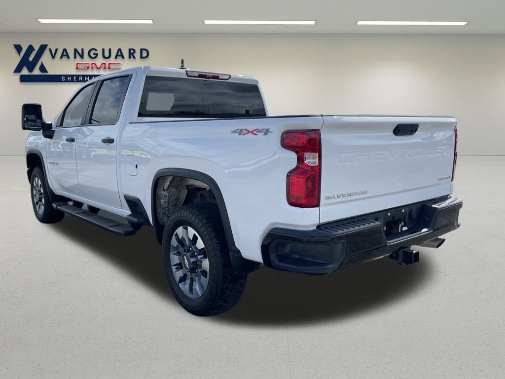 2023 Chevrolet Silverado 2500HD Custom photo 3