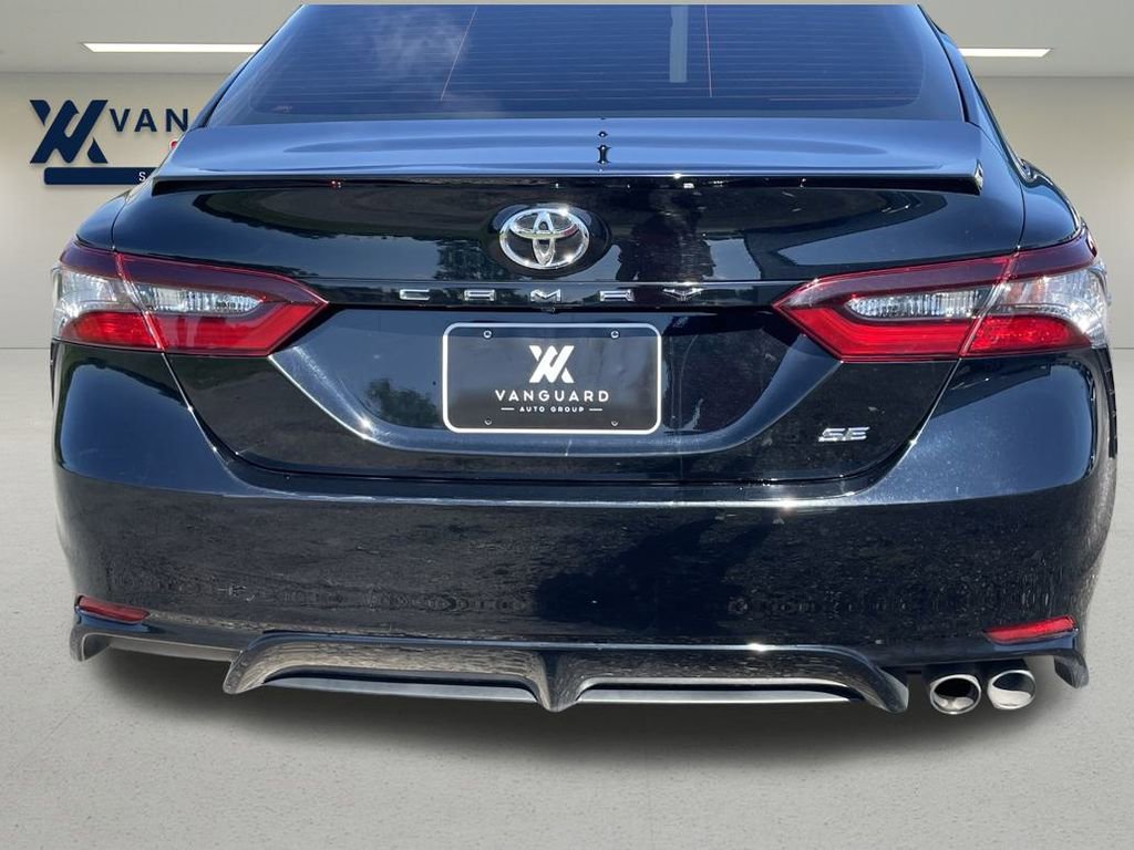2022 Toyota Camry SE photo 4