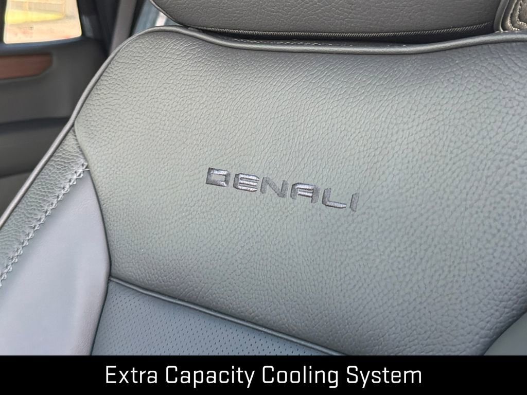 2026 GMC Yukon Denali - Photo 13