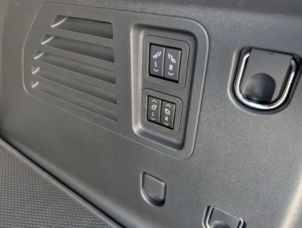 2026 GMC Acadia Denali Ultimate - Photo 30