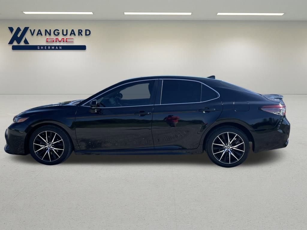 2022 Toyota Camry SE photo 2