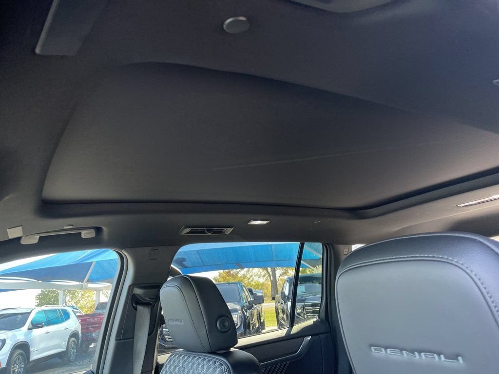 2026 GMC Acadia Denali - Photo 22