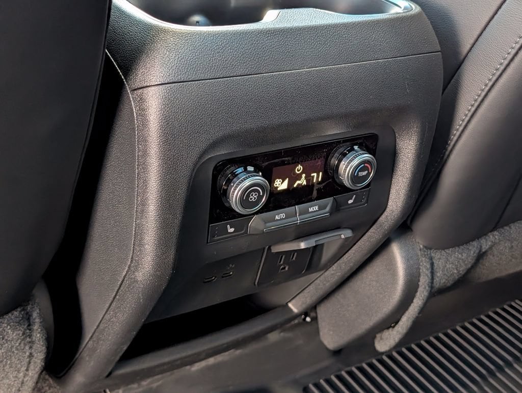 2026 GMC Acadia Denali Ultimate - Photo 28