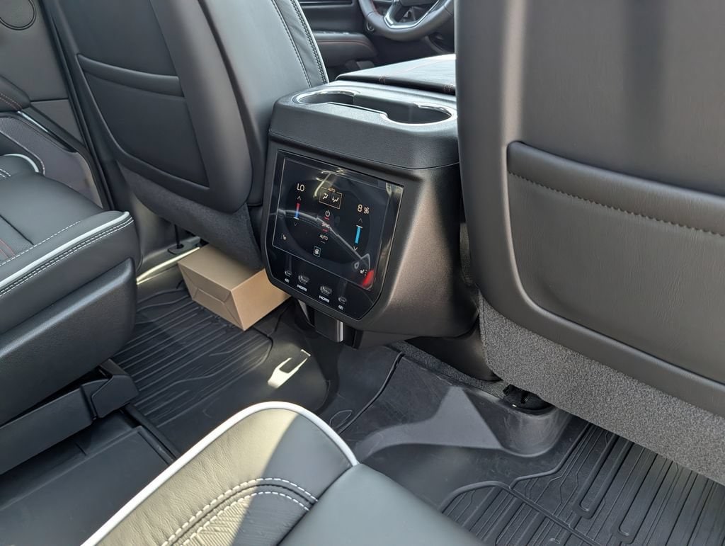 2026 GMC Yukon XL AT4 Ultimate - Photo 32