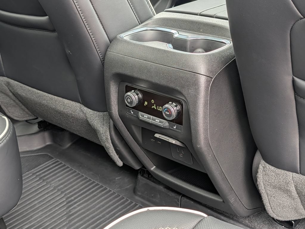 2026 GMC Acadia Denali - Photo 32