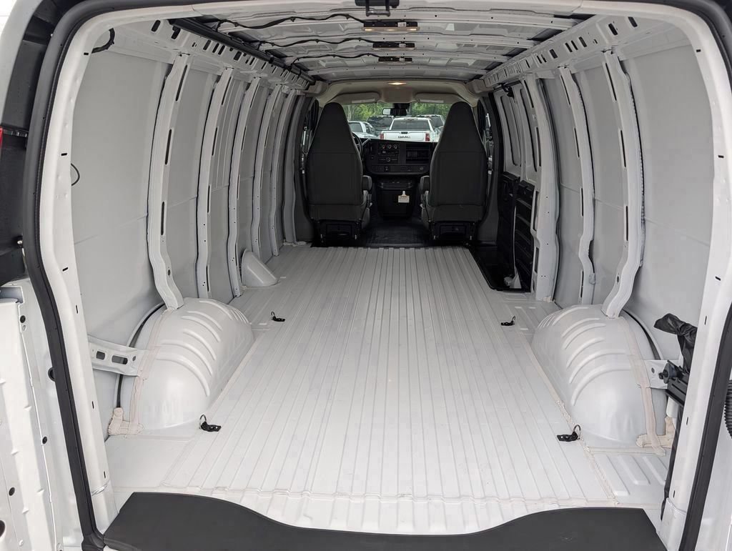 2026 GMC Savana Cargo Work Van - Photo 32