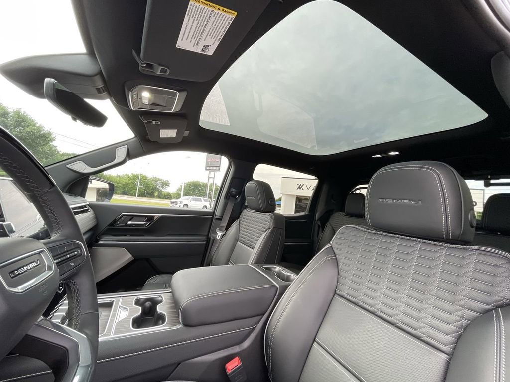 2025 GMC Sierra EV Denali - Photo 12