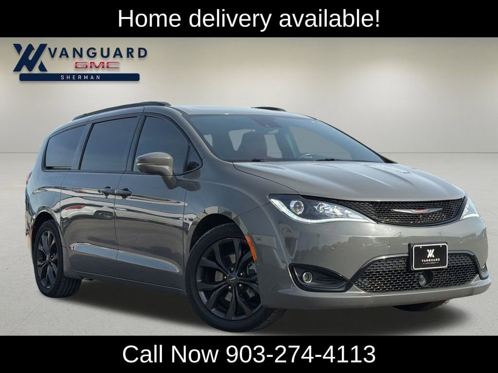 2020 Chrysler Pacifica Limited Red S's photo