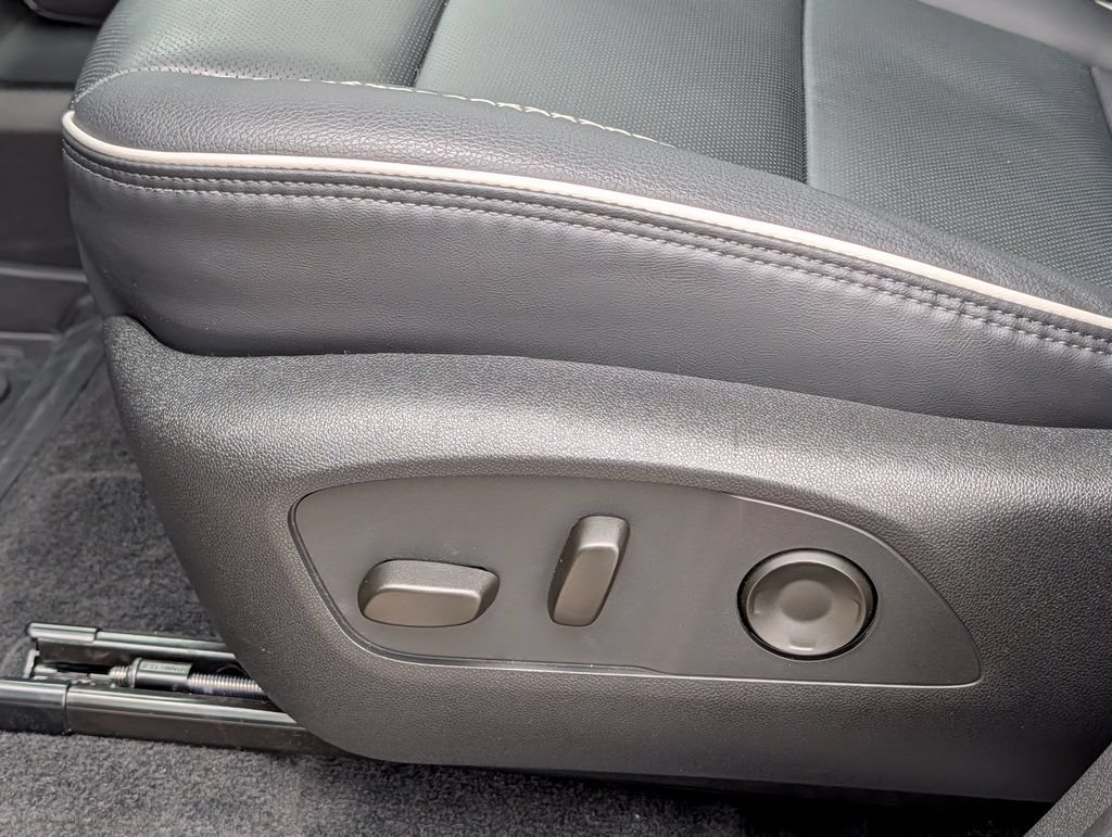 2026 GMC Acadia Denali - Photo 23