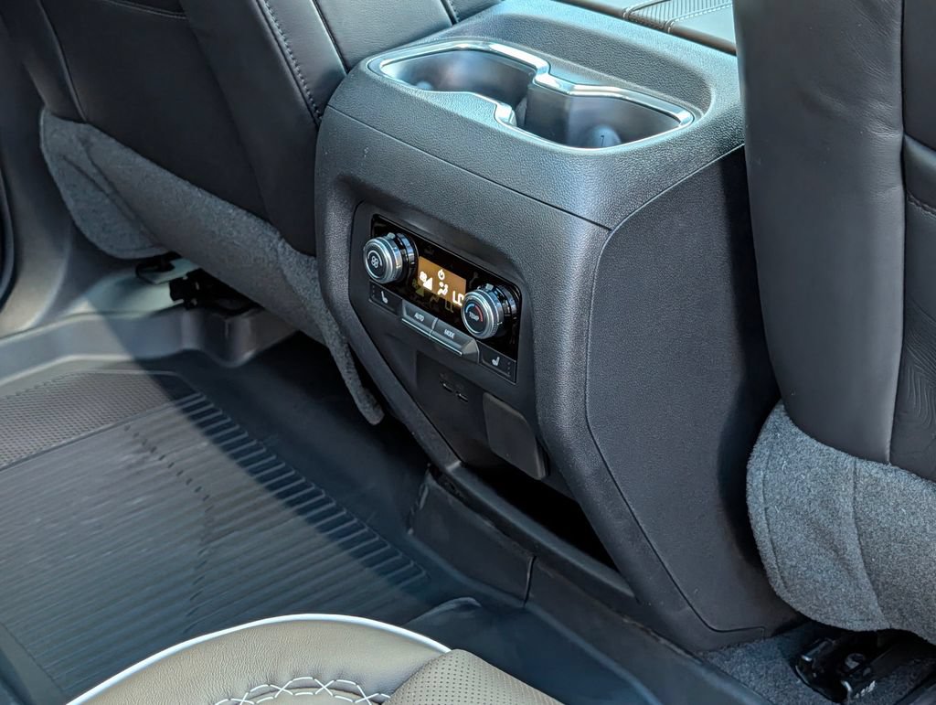 2026 GMC Acadia Denali Ultimate - Photo 30