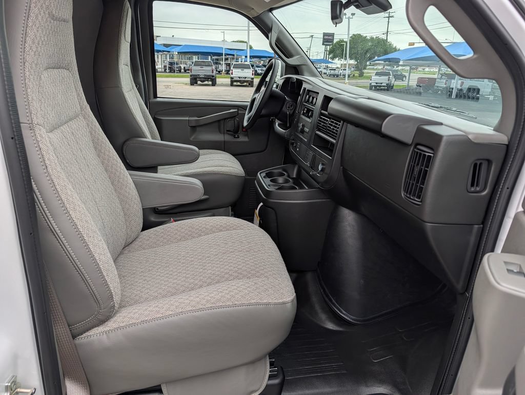 2026 GMC Savana Cargo Work Van - Photo 26