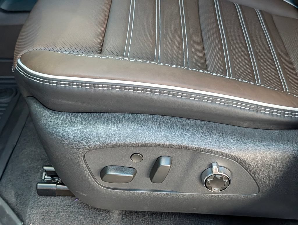 2026 GMC Acadia Denali Ultimate - Photo 23