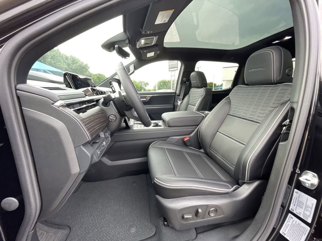 2025 GMC Sierra EV Denali - Photo 14