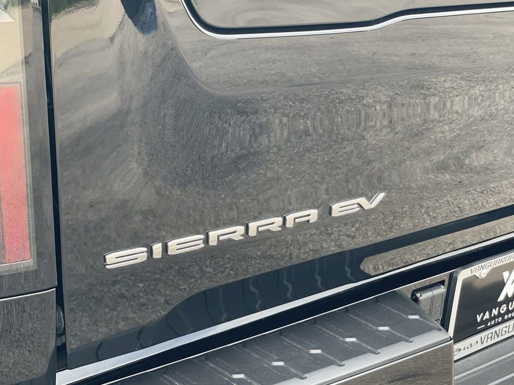 2025 GMC Sierra EV Denali - Photo 38