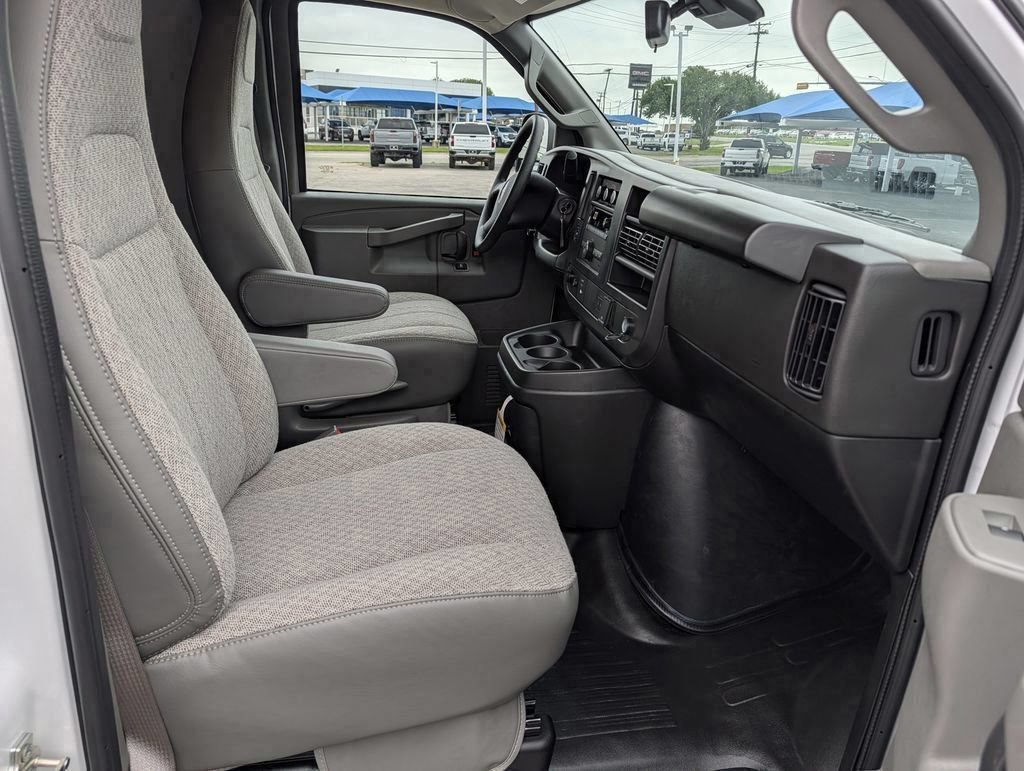 2026 GMC Savana Cargo Work Van - Photo 36