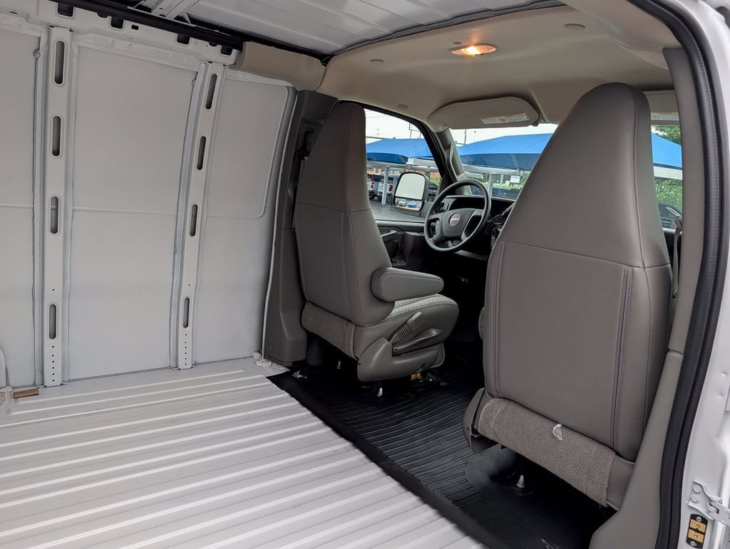 2026 GMC Savana Cargo Work Van - Photo 25