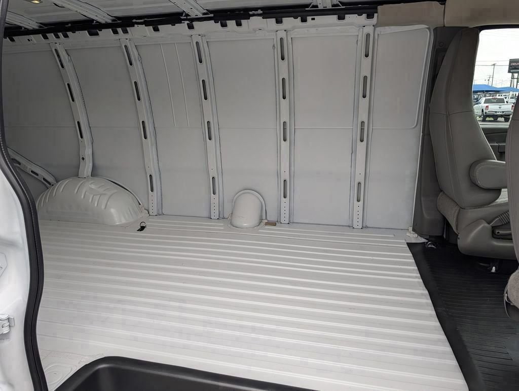 2026 GMC Savana Cargo Work Van - Photo 33