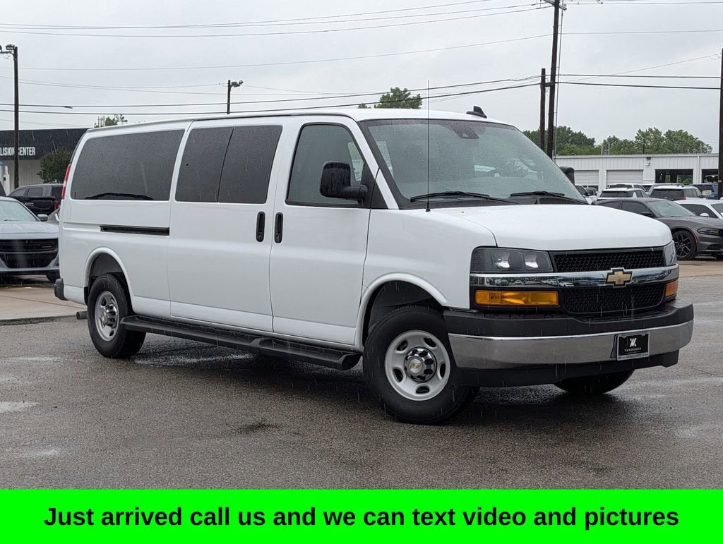 2025 Chevrolet Express 3500 LT Extended's photo