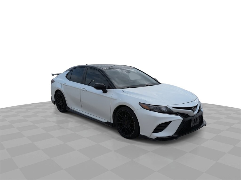 2021 Toyota Camry XSE V6 photo 2