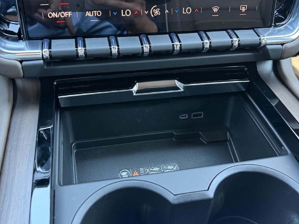 2027 GMC Yukon Denali Ultimate - Photo 18