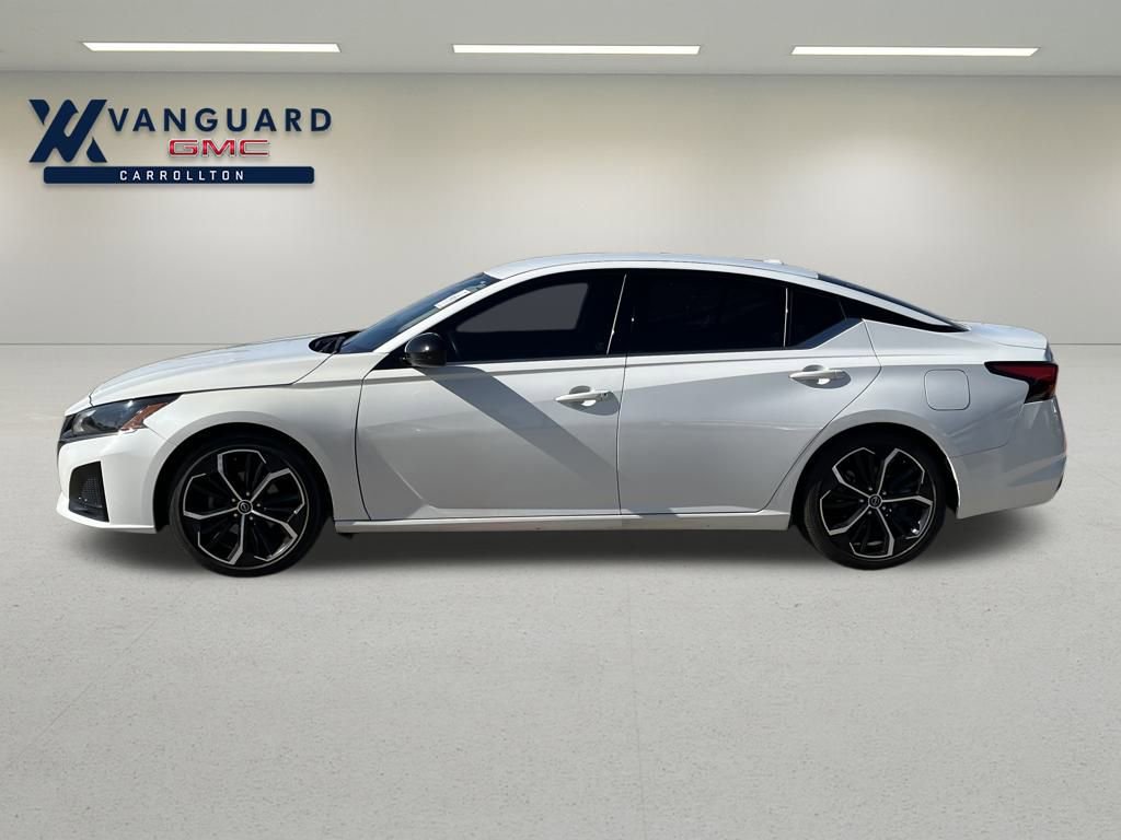 2024 Nissan Altima 2.5 SR photo 2