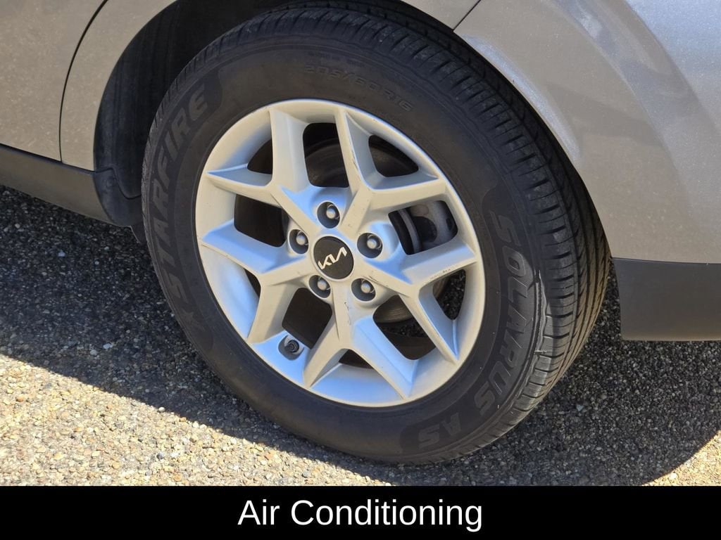 2023 Kia Soul LX - Photo 10