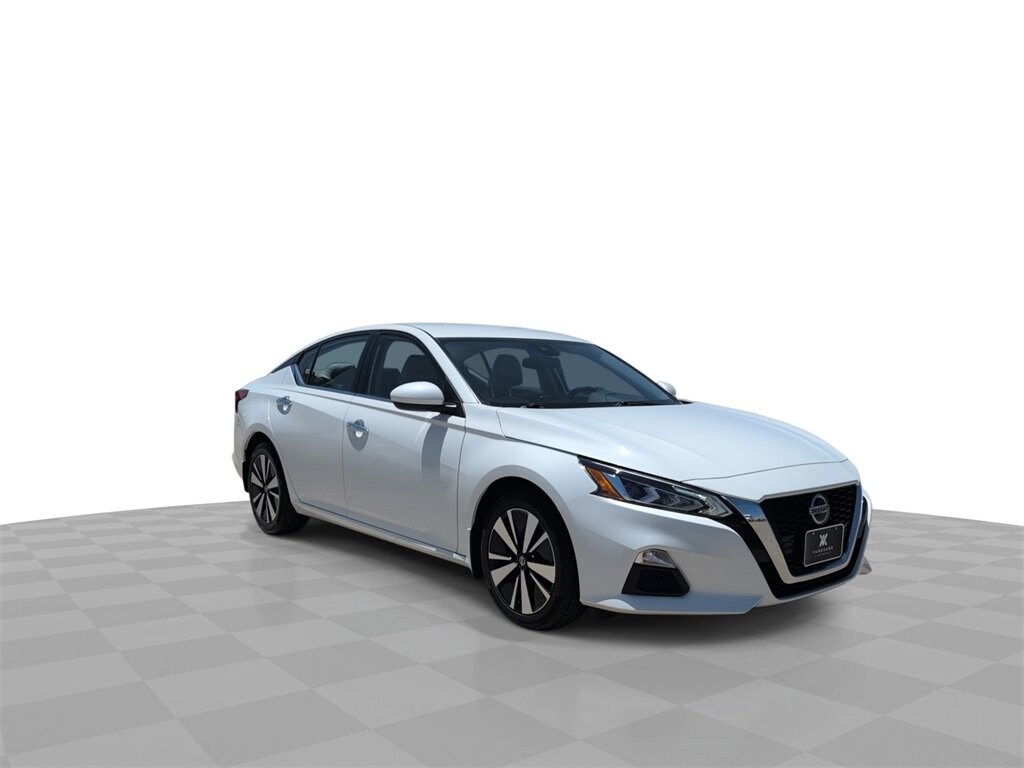 2022 Nissan Altima SV photo 2