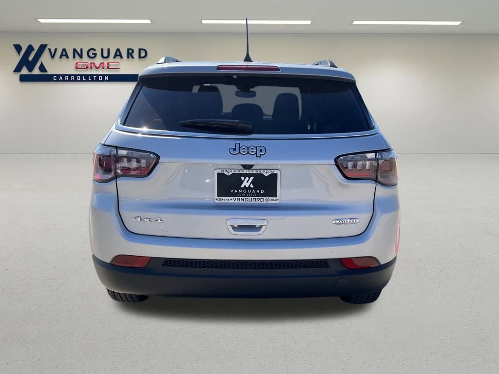 2024 Jeep Compass Latitude photo 2