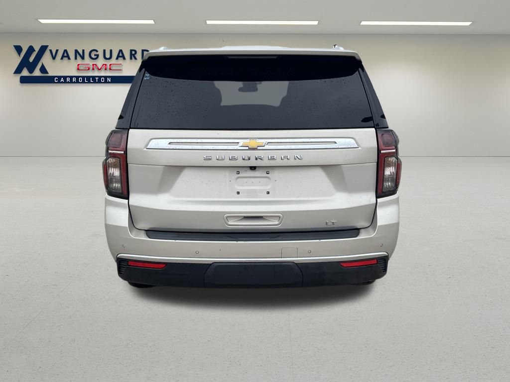 2024 Chevrolet Suburban LT photo 4