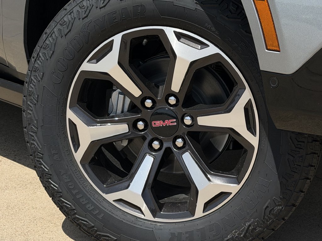 2026 GMC Yukon AT4 Ultimate - Photo 8