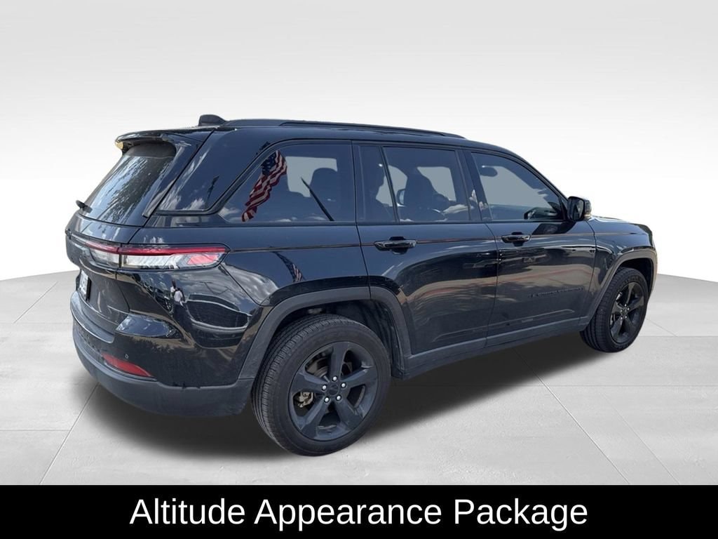 Used 2023 Jeep Grand Cherokee Altitude 4x4 SUV