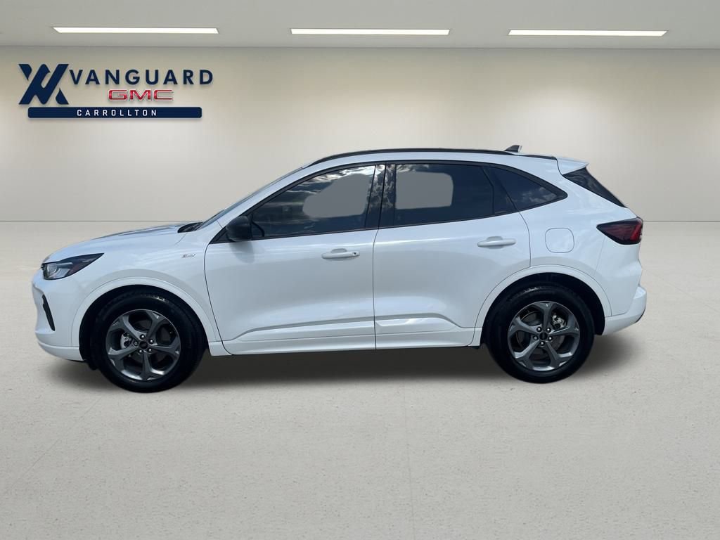 2023 Ford Escape ST-Line photo 2