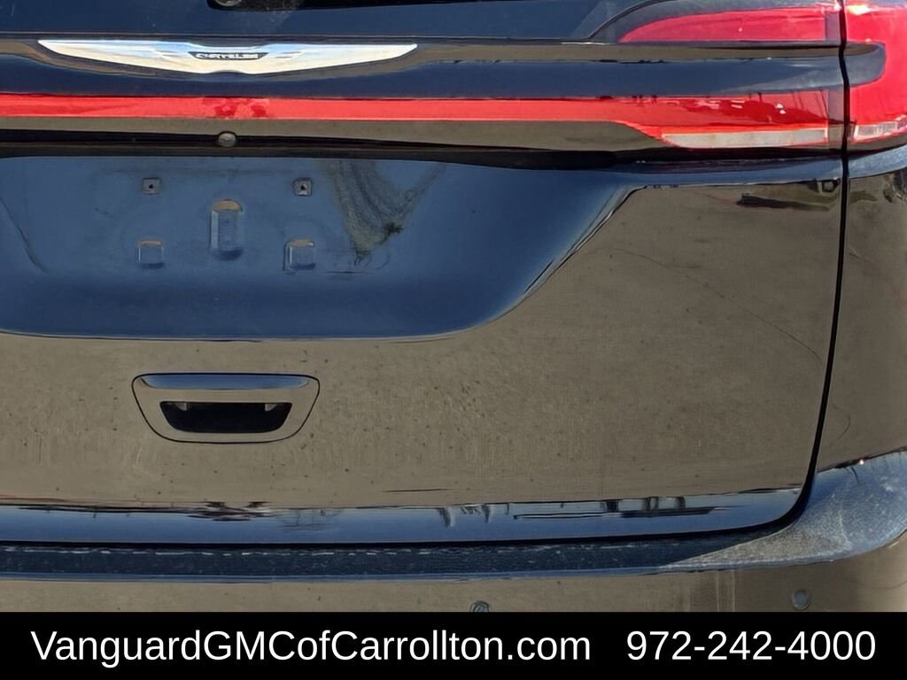 Used 2025 Chrysler Pacifica Select